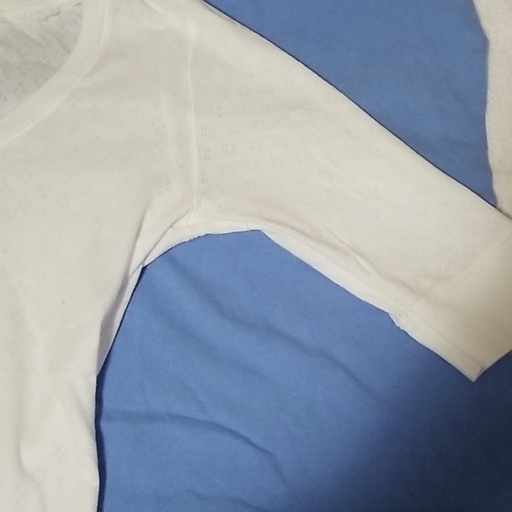 White top - Picture 3 of 5